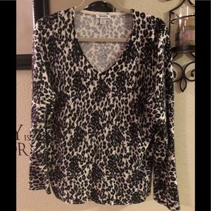 ♥️HAMPSHIRE STUDIO Long sleeved V neck top